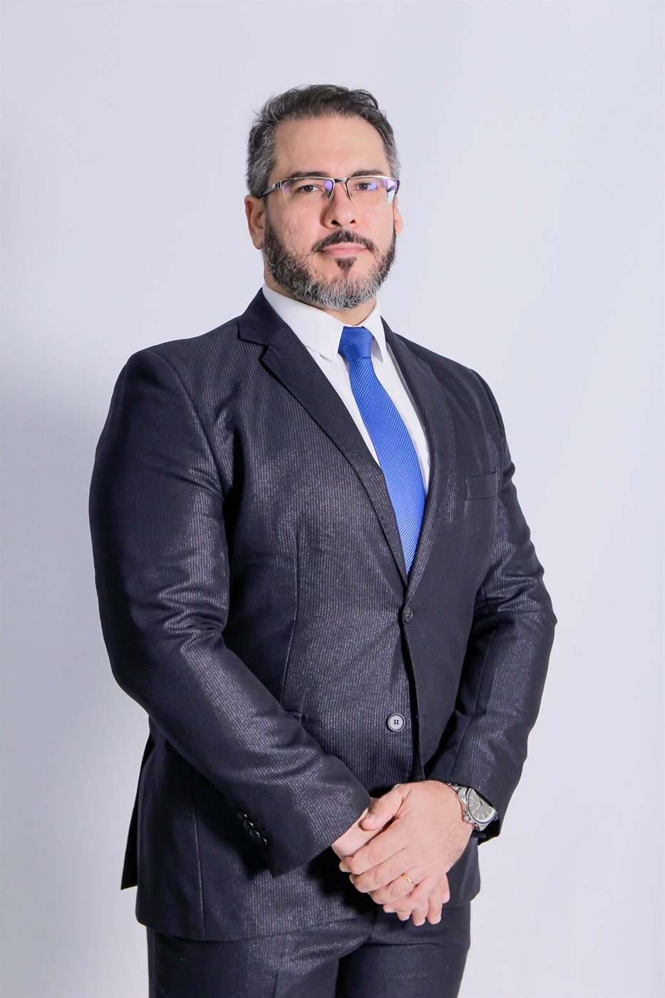 Dr. Rodrigo Miranda em seu escritório